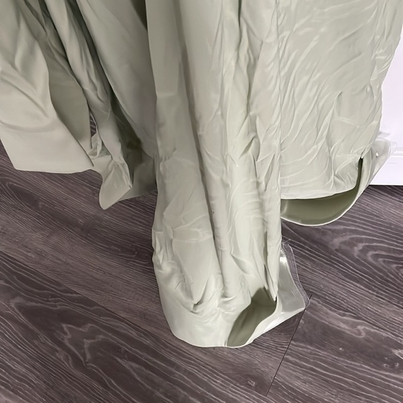 Sage green dresss 
Off the shoulder 
Long tail dress - Picture 4 of 4